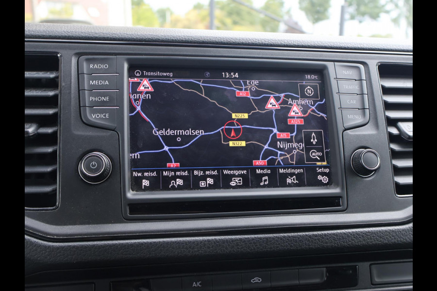 Volkswagen Crafter 35 2.0 TDI 140 PK DSG L4H3 + 3000 KG TREKHAAK | CAMERA | CARPLAY | NAVIGATIE