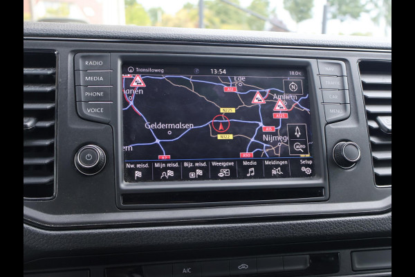 Volkswagen Crafter 35 2.0 TDI 140 PK DSG L4H3 + 3000 KG TREKHAAK | CAMERA | CARPLAY | NAVIGATIE