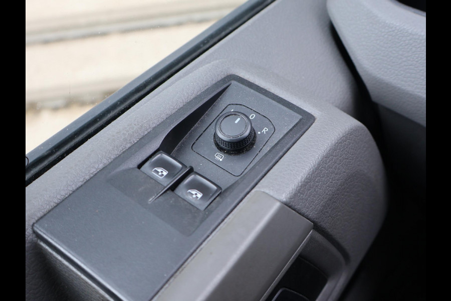 Volkswagen Crafter 35 2.0 TDI 140 PK DSG L4H3 + 3000 KG TREKHAAK | CAMERA | CARPLAY | NAVIGATIE