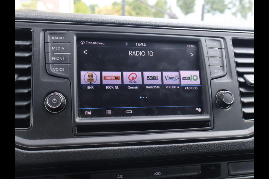 Volkswagen Crafter 35 2.0 TDI 140 PK DSG L4H3 + 3000 KG TREKHAAK | CAMERA | CARPLAY | NAVIGATIE