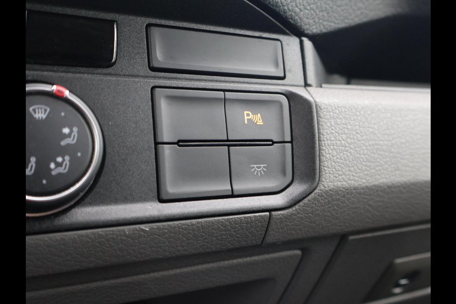 Volkswagen Crafter 35 2.0 TDI 140 PK DSG L4H3 + 3000 KG TREKHAAK | CAMERA | CARPLAY | NAVIGATIE