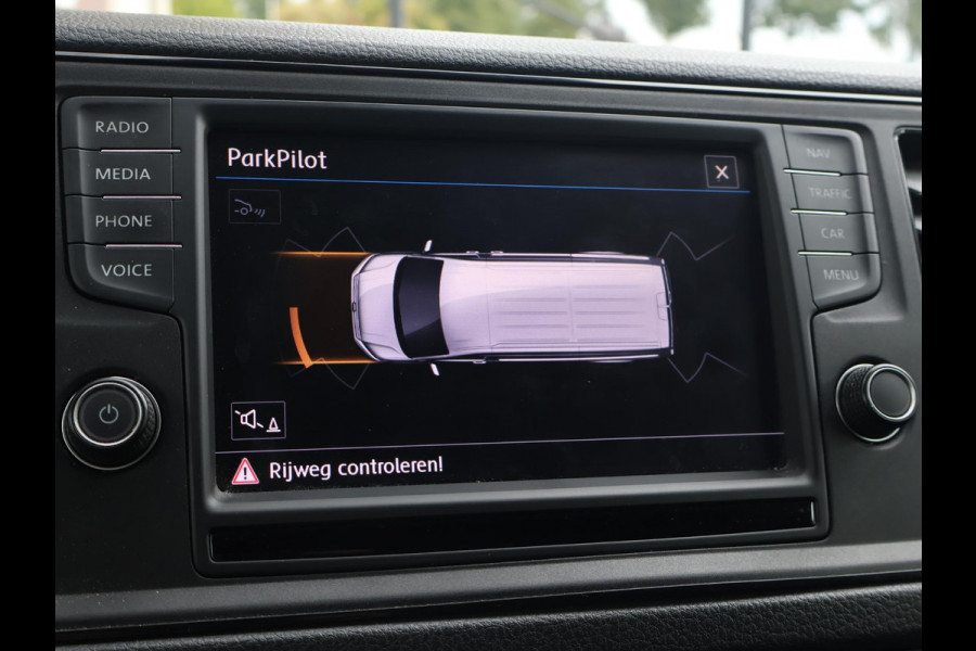 Volkswagen Crafter 35 2.0 TDI 140 PK DSG L4H3 + 3000 KG TREKHAAK | CAMERA | CARPLAY | NAVIGATIE