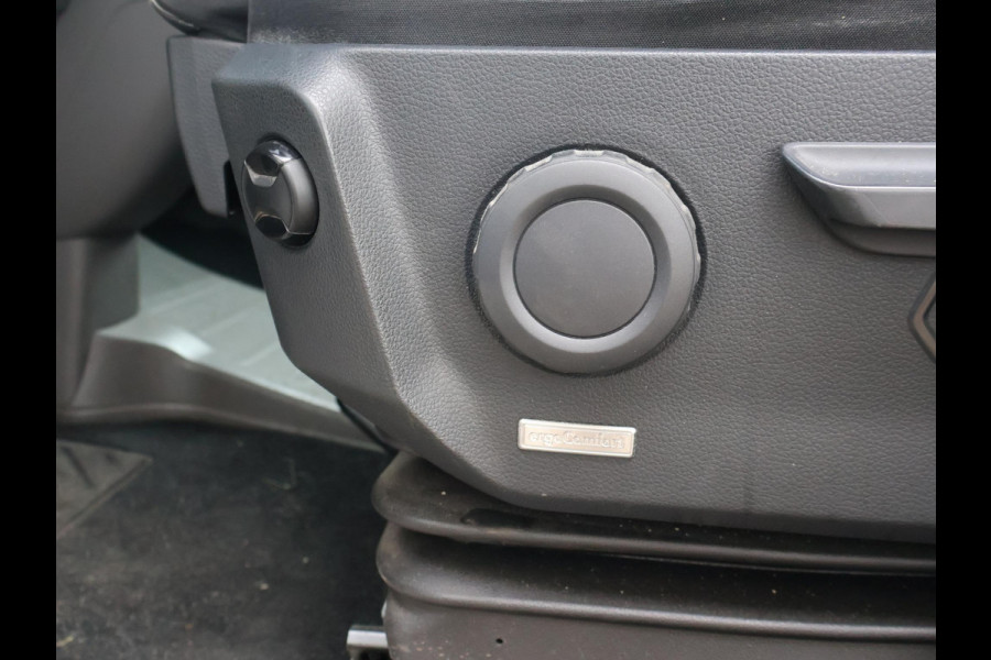 Volkswagen Crafter 35 2.0 TDI 140 PK DSG L4H3 + 3000 KG TREKHAAK | CAMERA | CARPLAY | NAVIGATIE