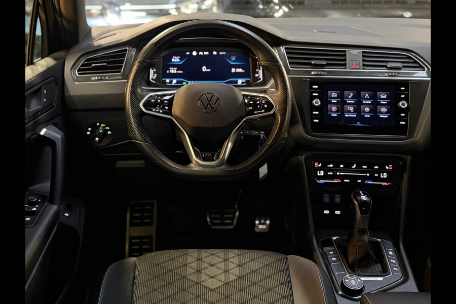 Volkswagen Tiguan 2.0 TSI 4Motion 3X R-LINE |PANO|IQ LIGHTS|ACC|LANE ASSIST|CARPLAY|TREKHAAK|SFEERVERLICHTING|DEALER ONDERHOUDEN|