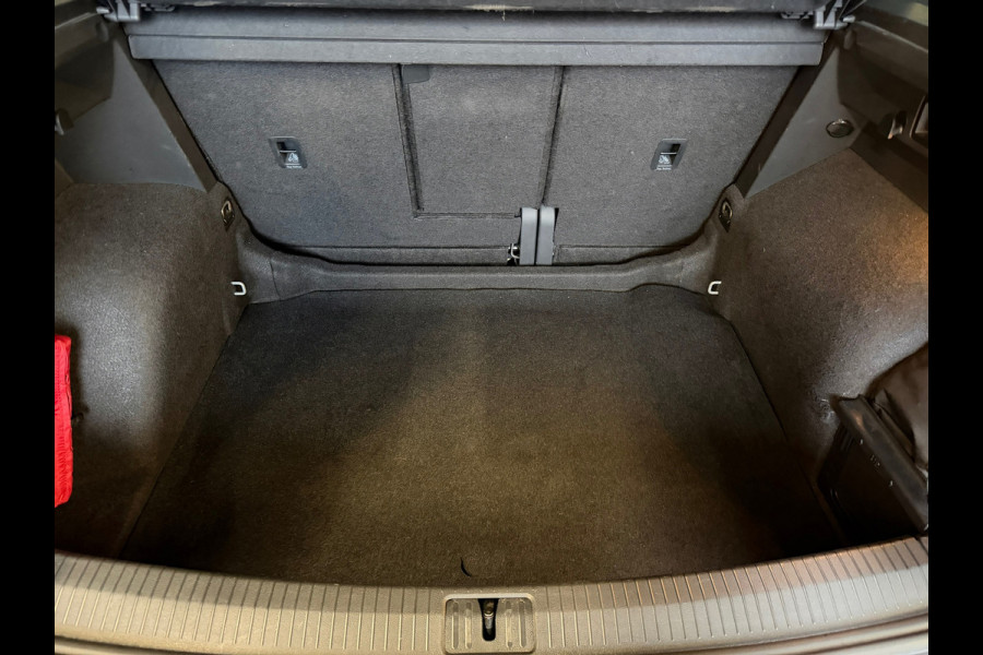 Volkswagen Tiguan 2.0 TSI 4Motion 3X R-LINE |PANO|IQ LIGHTS|ACC|LANE ASSIST|CARPLAY|TREKHAAK|SFEERVERLICHTING|DEALER ONDERHOUDEN|