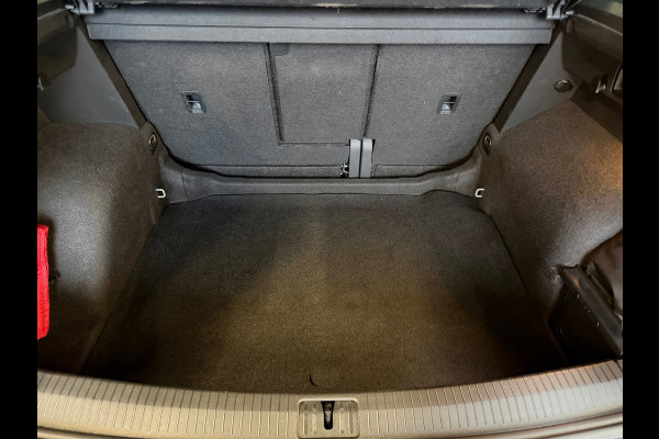Volkswagen Tiguan 2.0 TSI 4Motion 3X R-LINE |PANO|IQ LIGHTS|ACC|LANE ASSIST|CARPLAY|TREKHAAK|SFEERVERLICHTING|DEALER ONDERHOUDEN|