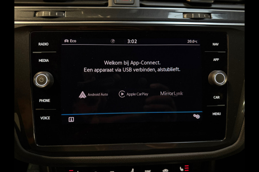 Volkswagen Tiguan 2.0 TSI 4Motion 3X R-LINE |PANO|IQ LIGHTS|ACC|LANE ASSIST|CARPLAY|TREKHAAK|SFEERVERLICHTING|DEALER ONDERHOUDEN|