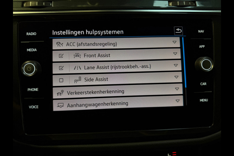 Volkswagen Tiguan 2.0 TSI 4Motion 3X R-LINE |PANO|IQ LIGHTS|ACC|LANE ASSIST|CARPLAY|TREKHAAK|SFEERVERLICHTING|DEALER ONDERHOUDEN|
