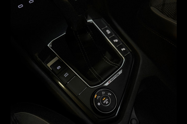 Volkswagen Tiguan 2.0 TSI 4Motion 3X R-LINE |PANO|IQ LIGHTS|ACC|LANE ASSIST|CARPLAY|TREKHAAK|SFEERVERLICHTING|DEALER ONDERHOUDEN|