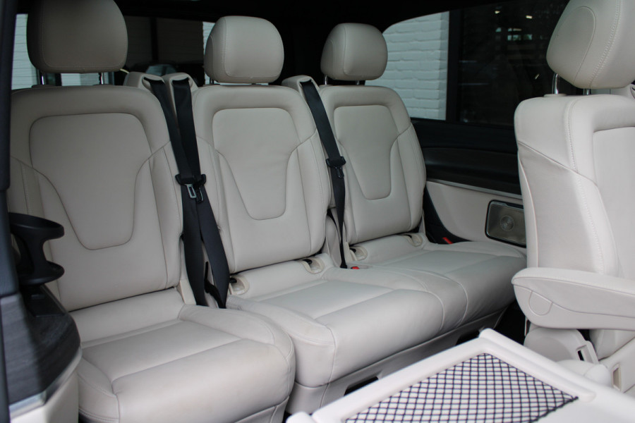 Mercedes-Benz Eqv 300 L2 / AMG / Panorama / Elec Stoelen / 7-Persoons / Burmester / Vol Opties / NIEUWSTAAT