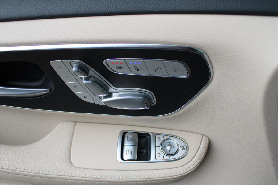 Mercedes-Benz Eqv 300 L2 / AMG / Panorama / Elec Stoelen / 7-Persoons / Burmester / Vol Opties / NIEUWSTAAT