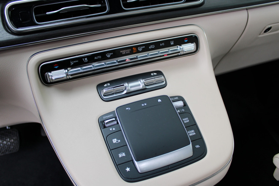 Mercedes-Benz Eqv 300 L2 / AMG / Panorama / Elec Stoelen / 7-Persoons / Burmester / Vol Opties / NIEUWSTAAT