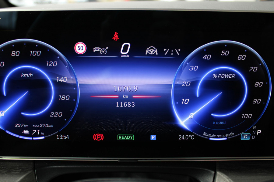 Mercedes-Benz Eqv 300 L2 / AMG / Panorama / Elec Stoelen / 7-Persoons / Burmester / Vol Opties / NIEUWSTAAT