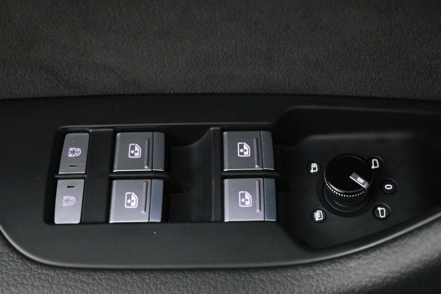 Audi A6 Avant 55 TFSI e quattro Pro Line S Competition (PANORAMADAK, TREKHAAK, CAMERA, STOELVERWAMRING, ELEKT. STOELEN)