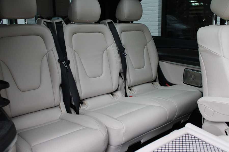 Mercedes-Benz Eqv 300 L2 / AMG / Panorama / Elec Stoelen / 7-Persoons / Burmester / Vol Opties / NIEUWSTAAT