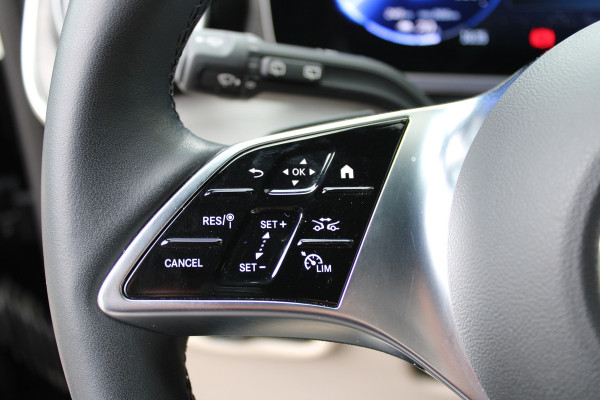 Mercedes-Benz Eqv 300 L2 / AMG / Panorama / Elec Stoelen / 7-Persoons / Burmester / Vol Opties / NIEUWSTAAT