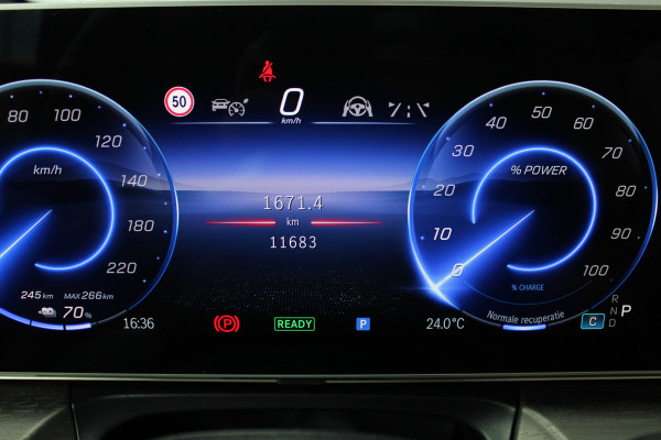 Mercedes-Benz Eqv 300 L2 / AMG / Panorama / Elec Stoelen / 7-Persoons / Burmester / Vol Opties / NIEUWSTAAT