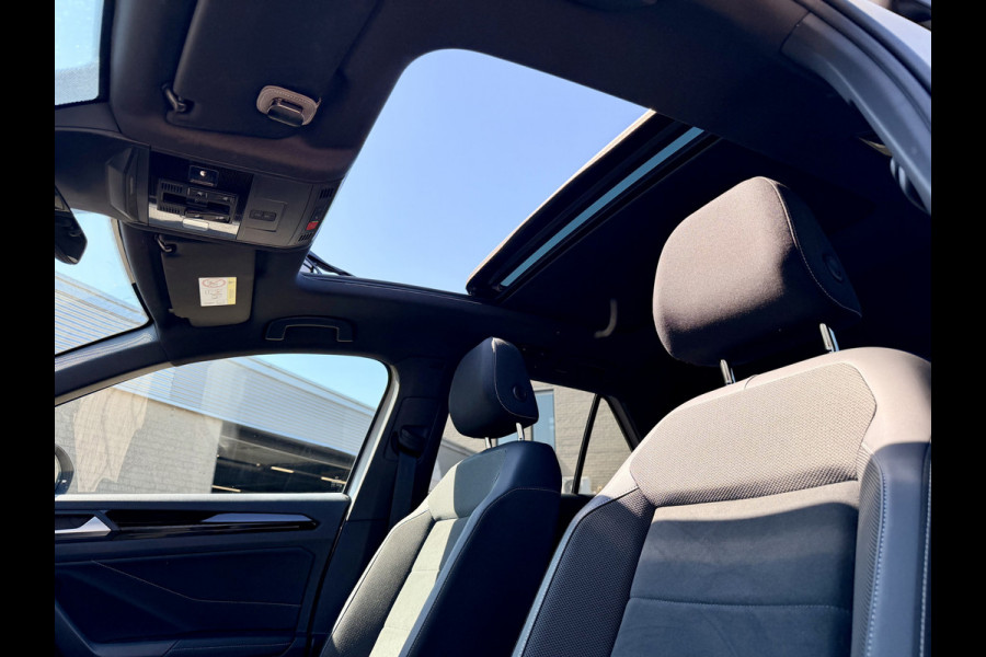 Volkswagen T-Roc 1.5 TSI R-Line Business+ Adaptive Cruise | Schuifdak | Camera | IQ LED