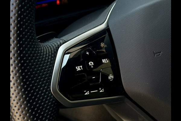 Volkswagen T-Roc 1.5 TSI R-Line Business+ Adaptive Cruise | Schuifdak | Camera | IQ LED