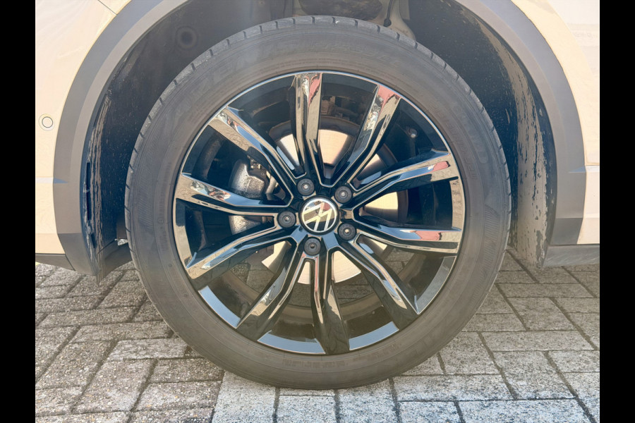 Volkswagen T-Roc 1.5 TSI R-Line Business+ Adaptive Cruise | Schuifdak | Camera | IQ LED