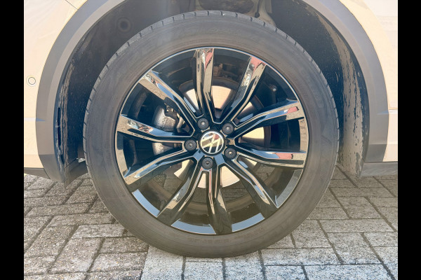 Volkswagen T-Roc 1.5 TSI R-Line Business+ Adaptive Cruise | Schuifdak | Camera | IQ LED