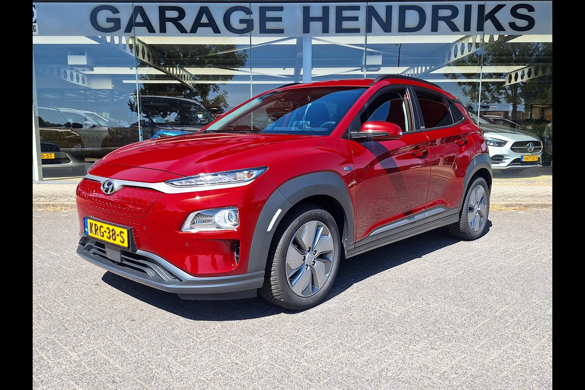Hyundai Kona EV Fashion 64 kWh | SOH: 95,1% | 3 Fase | Warmtepomp | LED | Blindspot | Stoelverwarming | All Season | HUD |