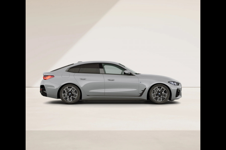 BMW i4 eDrive40 - M-Sport - Head-up - Memoryzetels - Hifi - Parking Assistant Plus