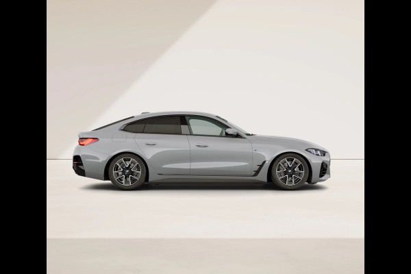 BMW i4 eDrive40 - M-Sport - Head-up - Memoryzetels - Hifi - Parking Assistant Plus