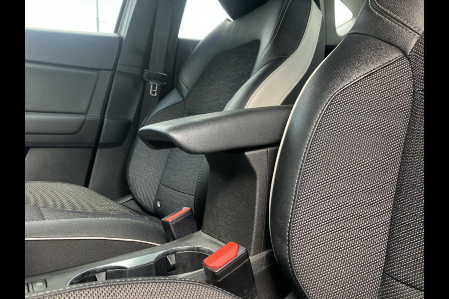 Renault Captur 1.6 E-Tech Plug-in Hybrid 160 Intens | Camera | 12 MND Garantie