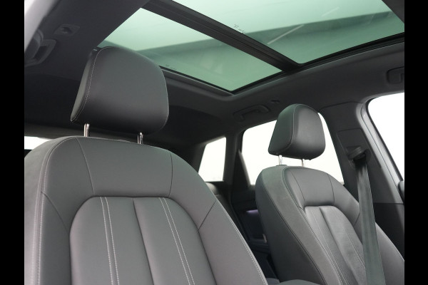 Audi Q4 e-tron 40 Advanced edition 77 kWh 204pk Dealer O.H. | Panodak | Adaptive Cruise | Camera | Apple Carplay | Navigatie | DAB | Virtual Cockpit | 19"L.M | Draadloze Telefoonlader |