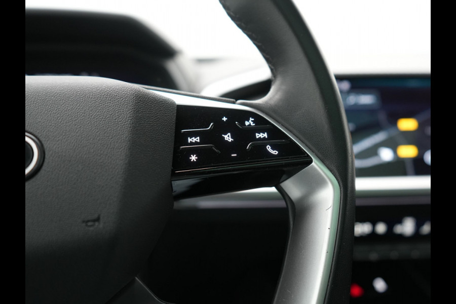 Audi Q4 e-tron 40 Advanced edition 77 kWh 204pk Dealer O.H. | Panodak | Adaptive Cruise | Camera | Apple Carplay | Navigatie | DAB | Virtual Cockpit | 19"L.M | Draadloze Telefoonlader |