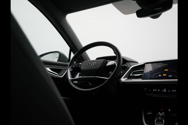 Audi Q4 e-tron 40 Advanced edition 77 kWh 204pk Dealer O.H. | Panodak | Adaptive Cruise | Camera | Apple Carplay | Navigatie | DAB | Virtual Cockpit | 19"L.M | Draadloze Telefoonlader |