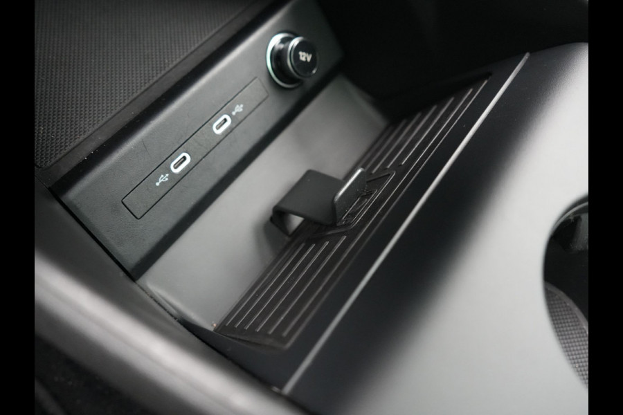 Audi Q4 e-tron 40 Advanced edition 77 kWh 204pk Dealer O.H. | Panodak | Adaptive Cruise | Camera | Apple Carplay | Navigatie | DAB | Virtual Cockpit | 19"L.M | Draadloze Telefoonlader |