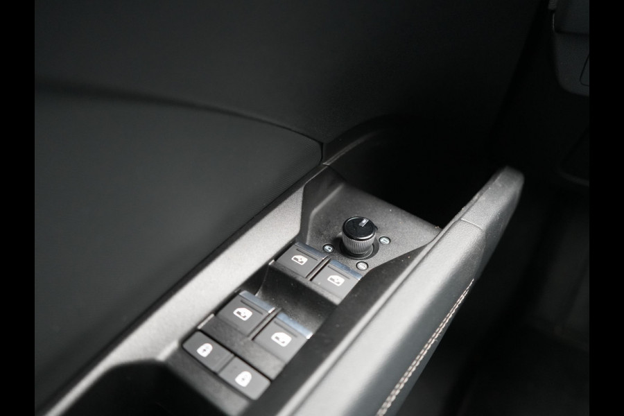 Audi Q4 e-tron 40 Advanced edition 77 kWh 204pk Dealer O.H. | Panodak | Adaptive Cruise | Camera | Apple Carplay | Navigatie | DAB | Virtual Cockpit | 19"L.M | Draadloze Telefoonlader |