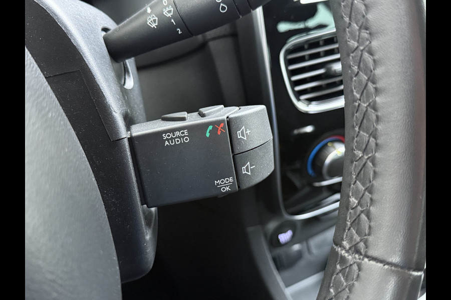 Renault Clio 90PK Navi Airco Bluetooth Pdc Keyless 5drs Cruise Control Limited Smartphone integratie Isofix DAB Lmv Privacy Glas Led Origineel Nederlandse Auto