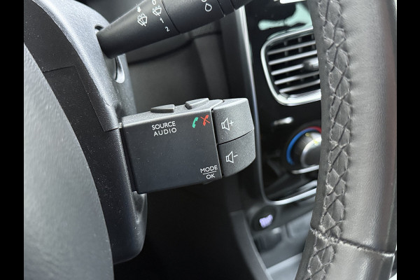 Renault Clio 90PK Navi Airco Bluetooth Pdc Keyless 5drs Cruise Control Limited Smartphone integratie Isofix DAB Lmv Privacy Glas Led Origineel Nederlandse Auto