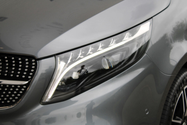 Mercedes-Benz V-Klasse 300d / AMG / 4-MATIC / Lang / DC / Burmester / Koelkast / 360 Camera / Vol Opties / NIEUWSTAAT