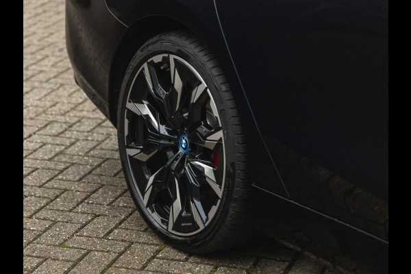 BMW i5 eDrive40 M-Sport Pro - Pano - Driving + Parking Ass Prof - Bowers & Wilkins - Stoelventilatie