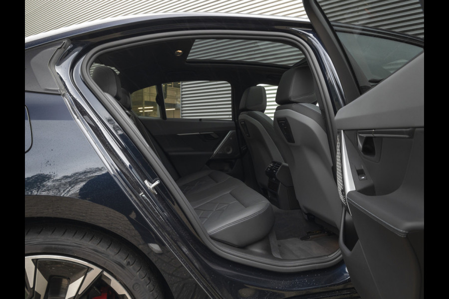 BMW i5 eDrive40 M-Sport Pro - Pano - Driving + Parking Ass Prof - Bowers & Wilkins - Stoelventilatie
