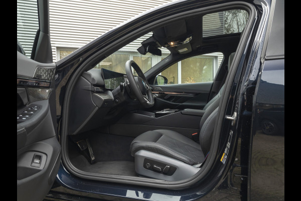 BMW i5 eDrive40 M-Sport Pro - Pano - Driving + Parking Ass Prof - Bowers & Wilkins - Stoelventilatie