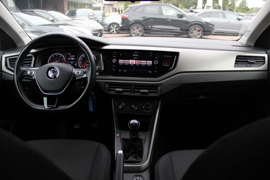 Volkswagen Polo 1.0 TSI Comfortline R-line / Camera / Navigatie / Parkeerhulp V+A / LED / 16'' / Apple CarPlay / Getint glas / Cruise Control Adaptief