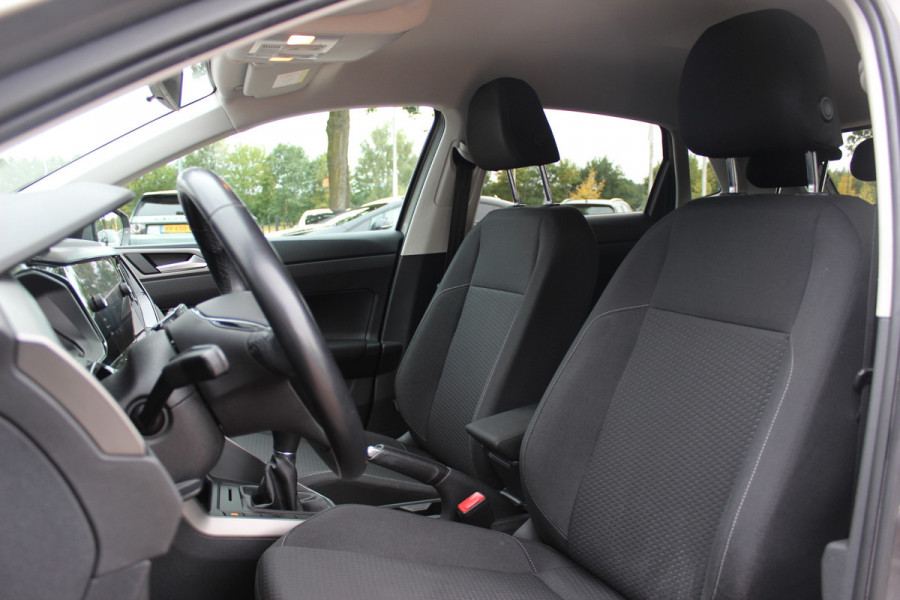Volkswagen Polo 1.0 TSI Comfortline R-line / Camera / Navigatie / Parkeerhulp V+A / LED / 16'' / Apple CarPlay / Getint glas / Cruise Control Adaptief