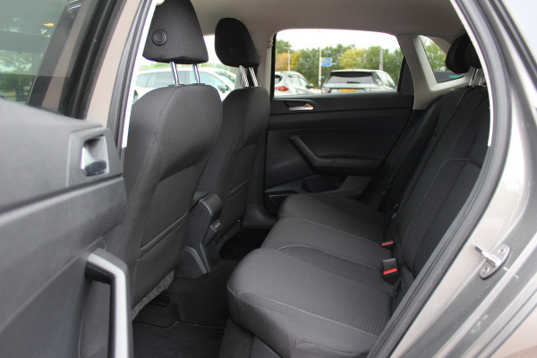 Volkswagen Polo 1.0 TSI Comfortline R-line / Camera / Navigatie / Parkeerhulp V+A / LED / 16'' / Apple CarPlay / Getint glas / Cruise Control Adaptief