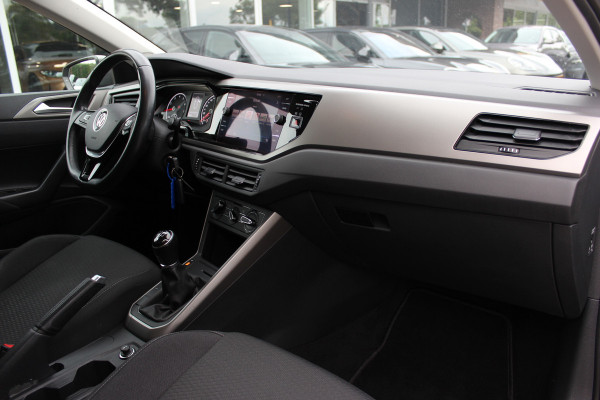 Volkswagen Polo 1.0 TSI Comfortline R-line / Camera / Navigatie / Parkeerhulp V+A / LED / 16'' / Apple CarPlay / Getint glas / Cruise Control Adaptief