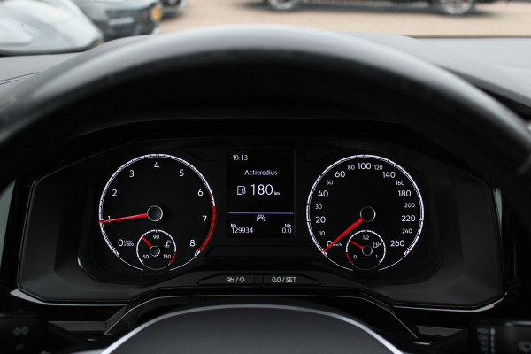 Volkswagen Polo 1.0 TSI Comfortline R-line / Camera / Navigatie / Parkeerhulp V+A / LED / 16'' / Apple CarPlay / Getint glas / Cruise Control Adaptief