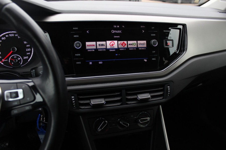 Volkswagen Polo 1.0 TSI Comfortline R-line / Camera / Navigatie / Parkeerhulp V+A / LED / 16'' / Apple CarPlay / Getint glas / Cruise Control Adaptief