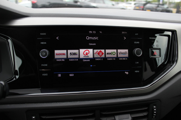 Volkswagen Polo 1.0 TSI Comfortline R-line / Camera / Navigatie / Parkeerhulp V+A / LED / 16'' / Apple CarPlay / Getint glas / Cruise Control Adaptief