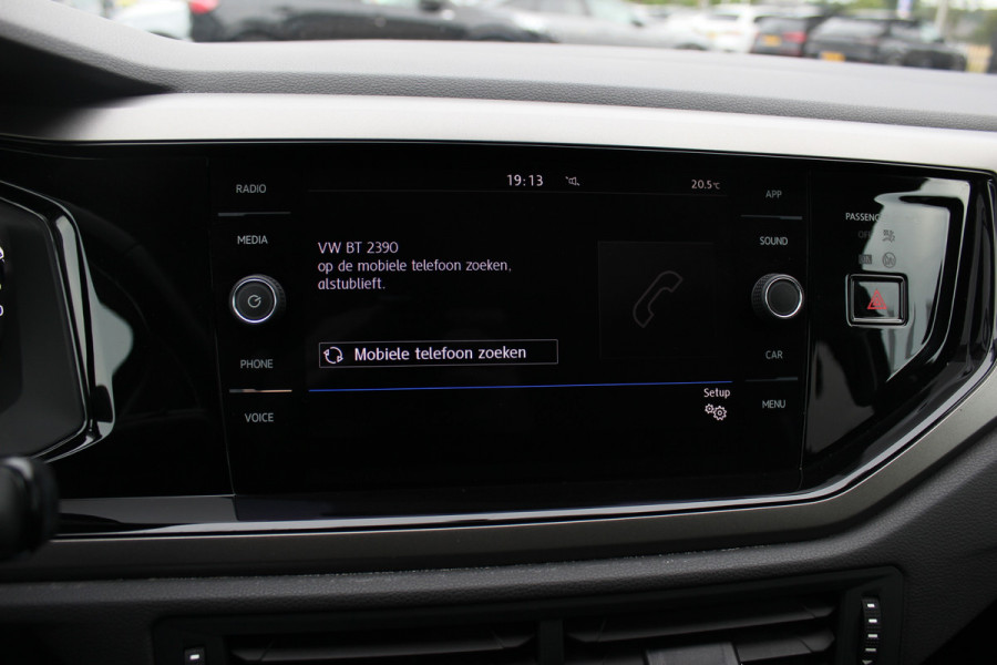 Volkswagen Polo 1.0 TSI Comfortline R-line / Camera / Navigatie / Parkeerhulp V+A / LED / 16'' / Apple CarPlay / Getint glas / Cruise Control Adaptief