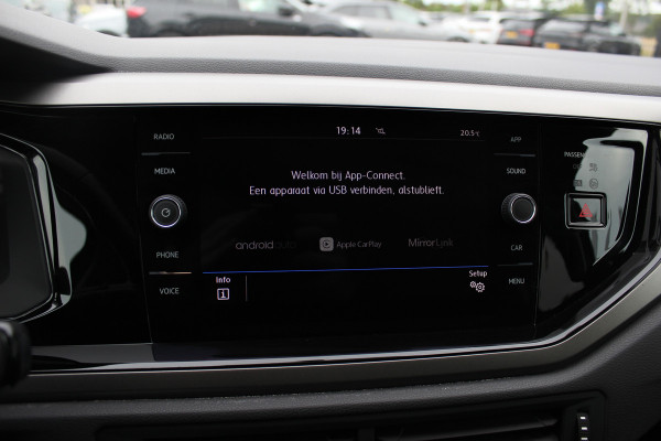 Volkswagen Polo 1.0 TSI Comfortline R-line / Camera / Navigatie / Parkeerhulp V+A / LED / 16'' / Apple CarPlay / Getint glas / Cruise Control Adaptief