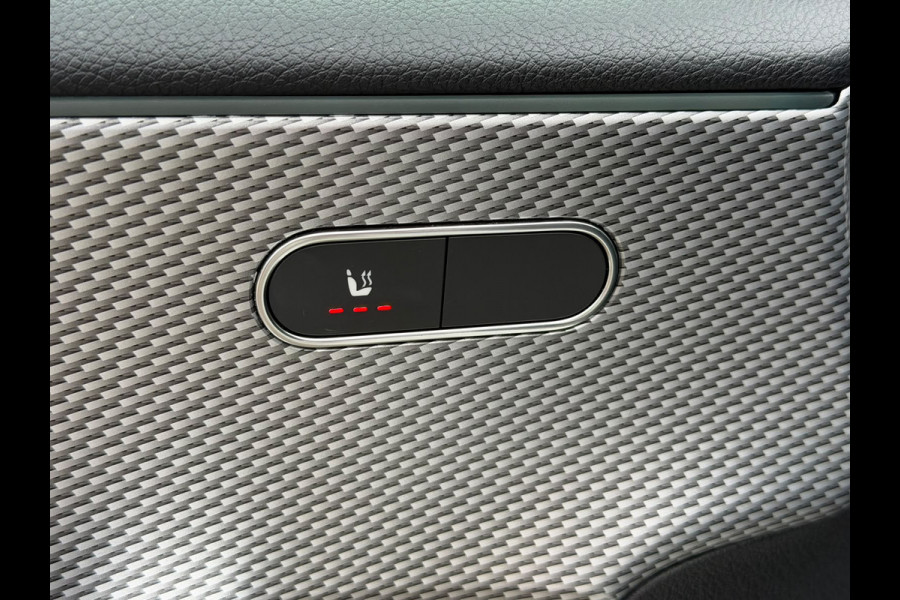 Mercedes-Benz A-Klasse 180 Premium Plus | Stoelverwarming | Ambiance Verlichting | Apple Carplay | Parkeersensoren | Navigatie | Keyless | High Performance LED | Grootlichtassistent | Cruise Control | Bluetooth | Airco